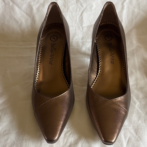 Bella Vita Shoes - Bella Vita Women's Bronze Pumps size 7. New. Leather Uppers